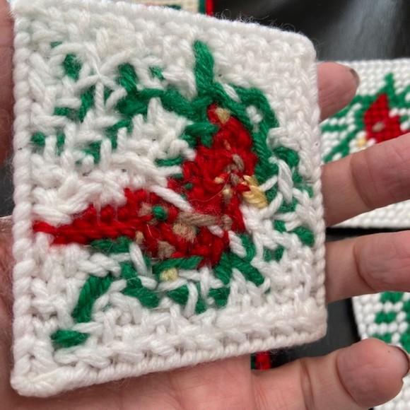 VINTAGE HANDMADE COASTERS NOEL HANGING Plastic Canvas Christmas Red Birds - Picture 5 of 8